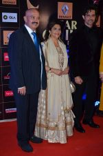 Hrithik Roshan, Rakesh Roshan, Pinky Roshan at Producers Guild Awards 2015 in Mumbai on 11th Jan 2015